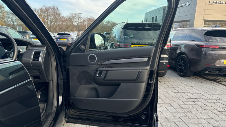 Land Rover Discovery 3.0 D300 Dynamic HSE 5dr Auto Diesel Station Wagon